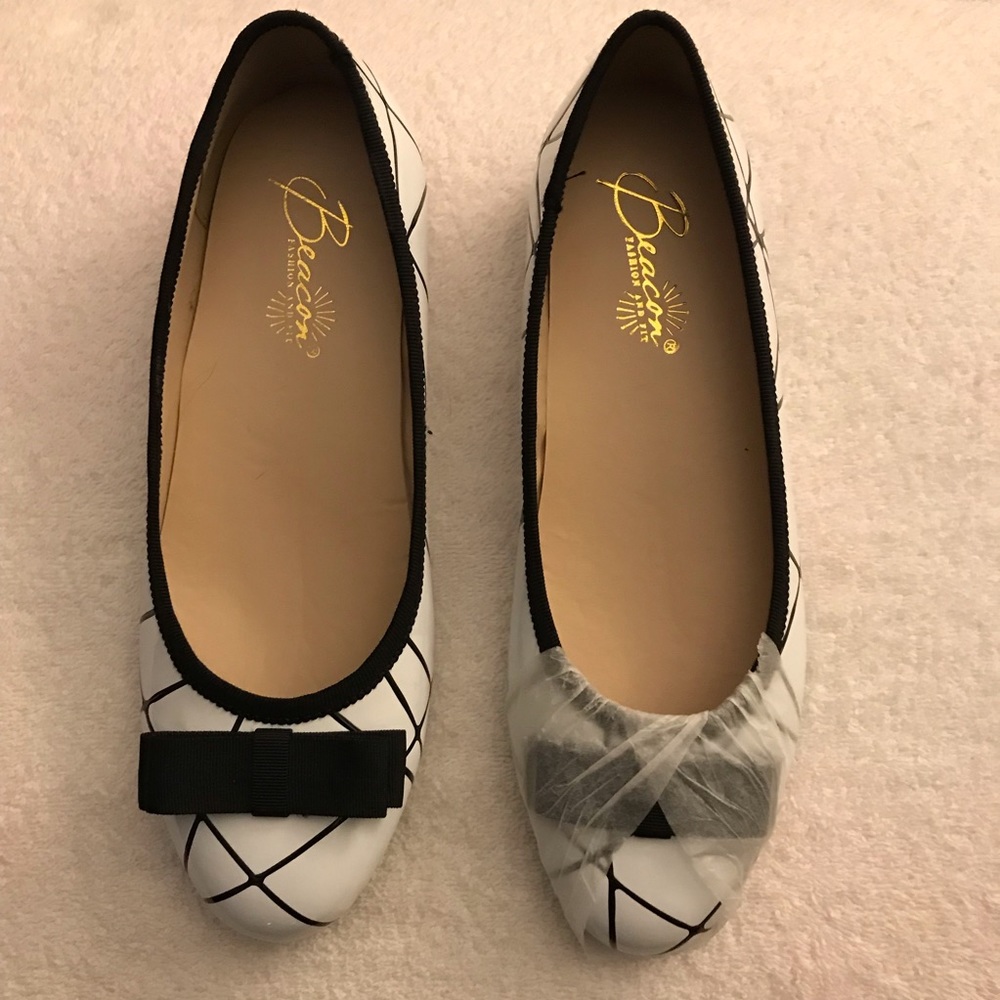 Leather flat shoes